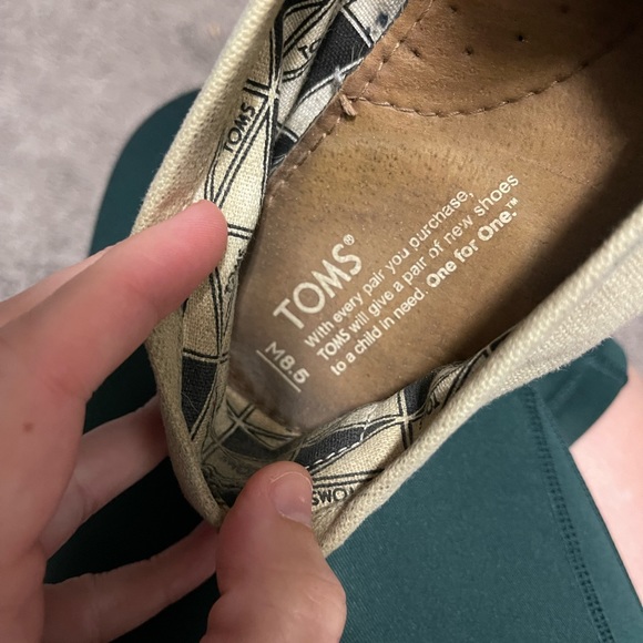 “Garnet & Gold” size 8.5 men’s TOMS - Picture 5 of 5